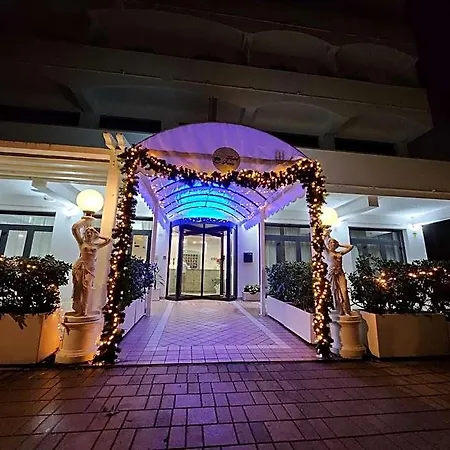 Hotel Perla 3*